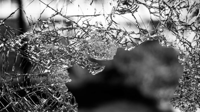 glass-984457_1920