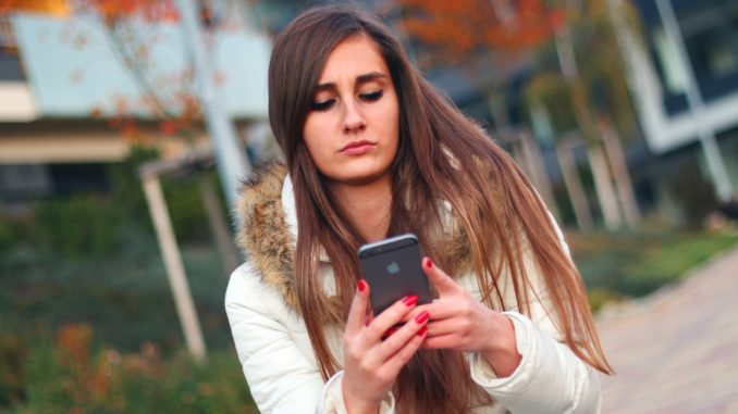 smartphone-569076_1920