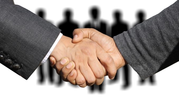 shaking-hands-3091908_1920